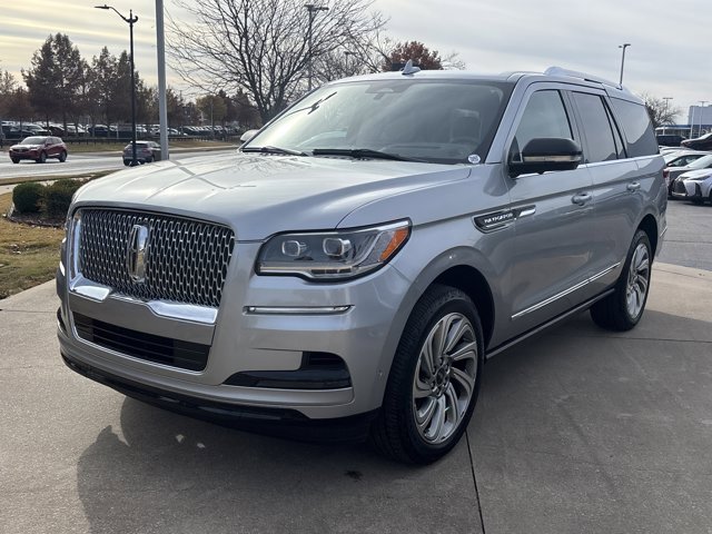 Used 2022 Lincoln Navigator Reserve image 12