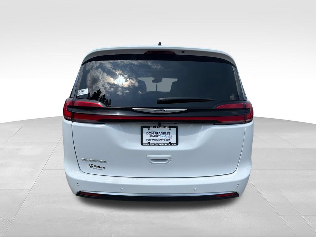 Used 2026 Chrysler Pacifica Pinnacle FWD image 4