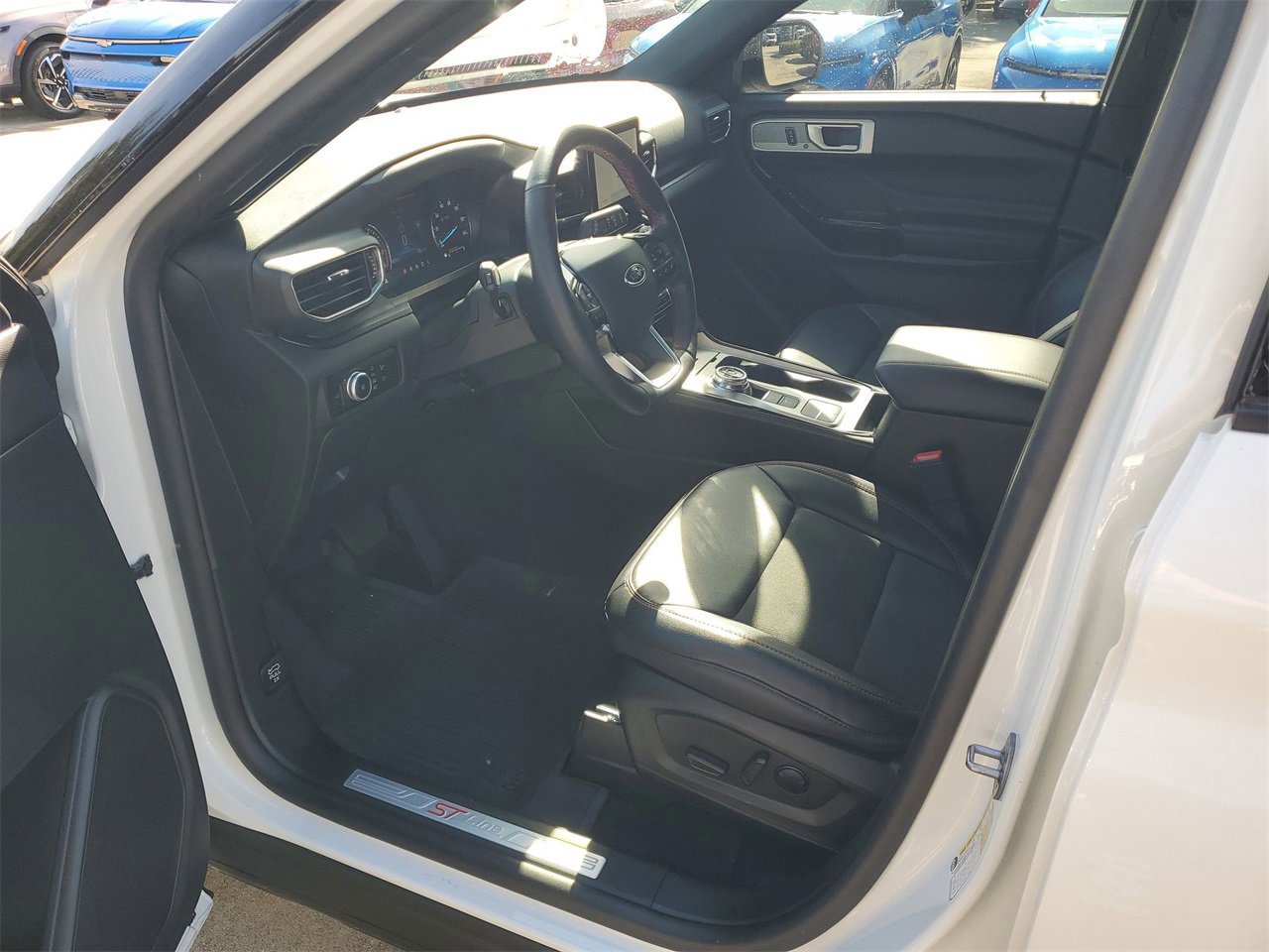 Used 2023 Ford Explorer ST-Line w/ Class IV Trailer Tow Package image 16