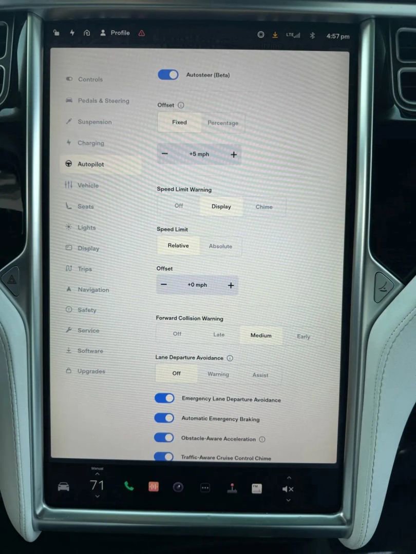 Used 2017 Tesla Model X 100D image 27