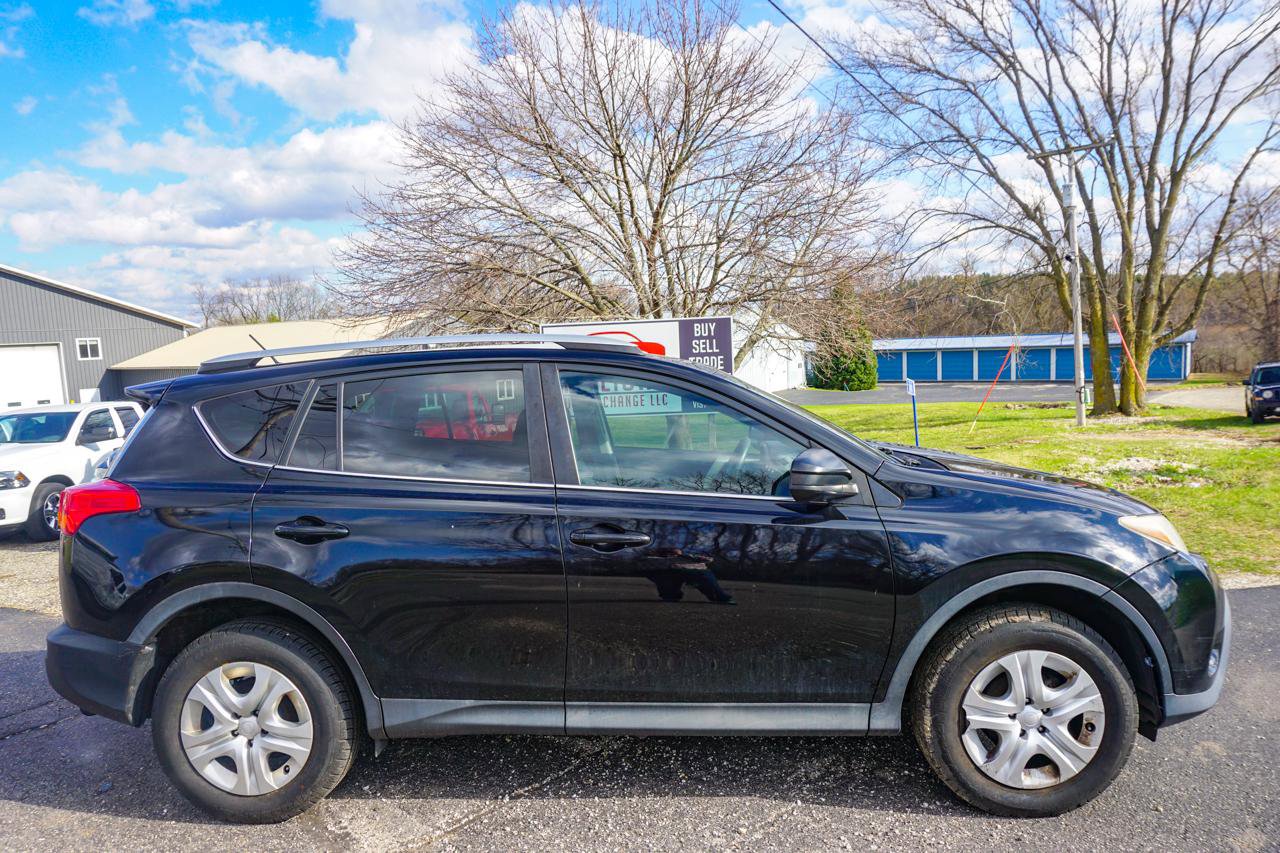 Used 2015 Toyota RAV4 LE image 2
