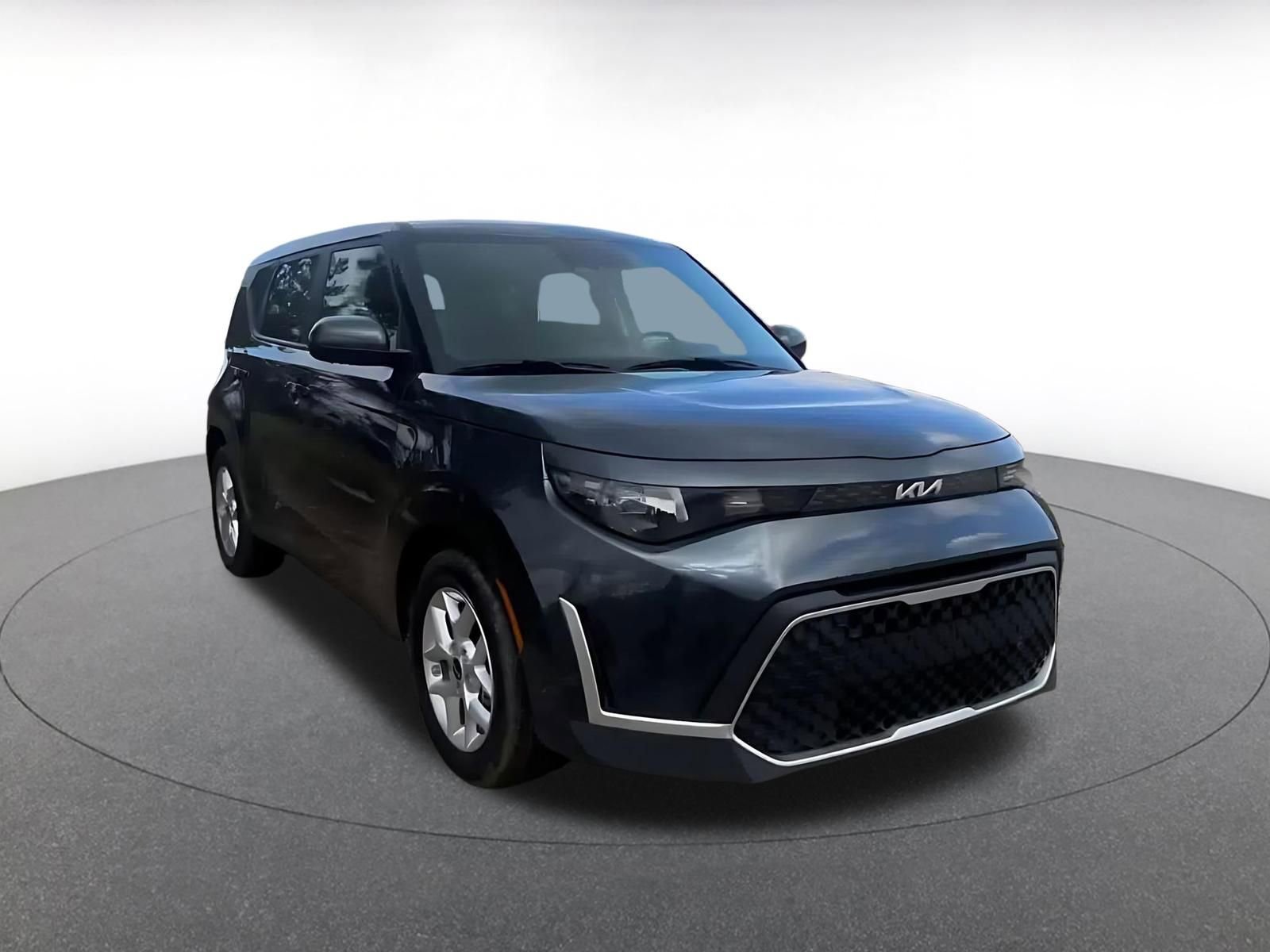 Used 2025 Kia Soul LX w/ LX Technology Package image 3