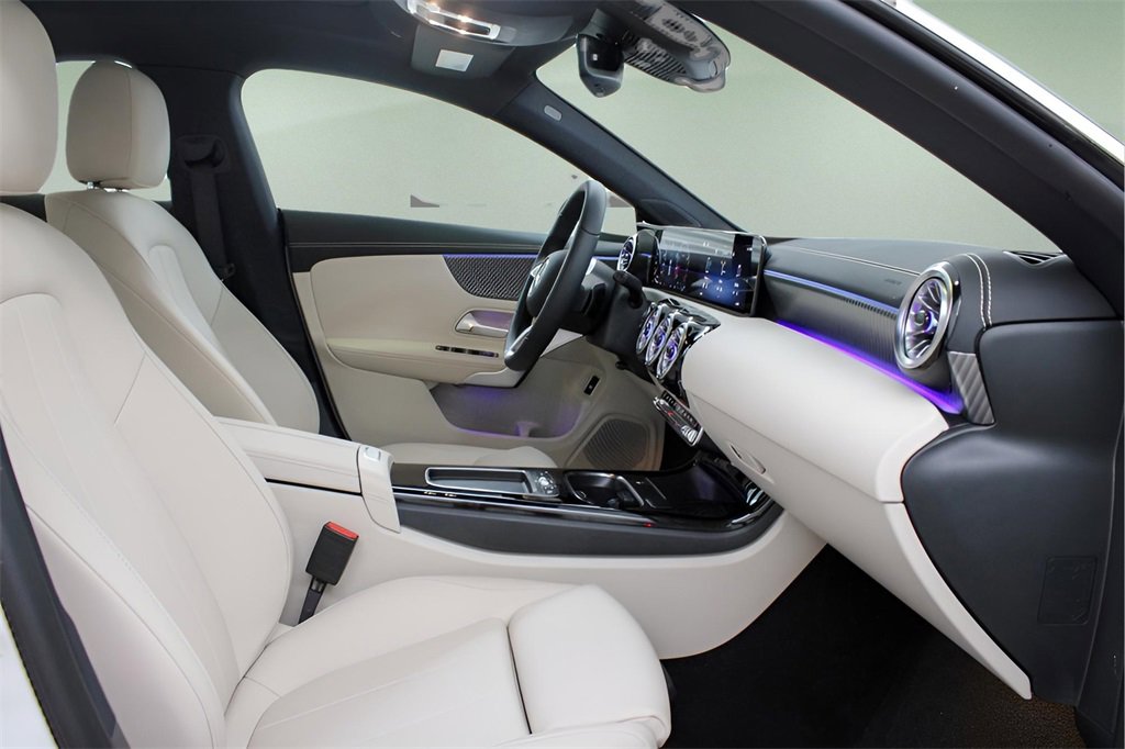 Used 2025 Mercedes-Benz CLA 250 image 33