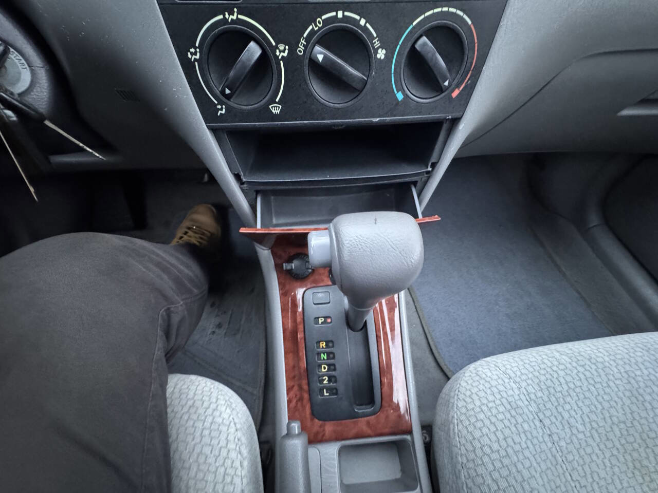 Used 2004 Toyota Corolla CE image 45