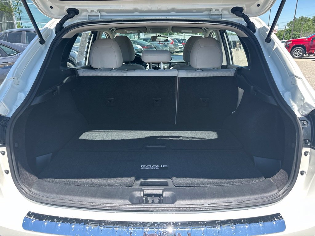 Used 2018 Nissan Rogue Sport SV AWD/4WD image 30