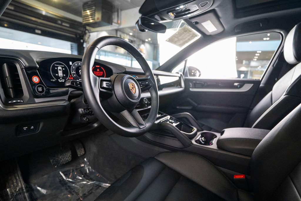 Certified 2025 Porsche Cayenne image 4