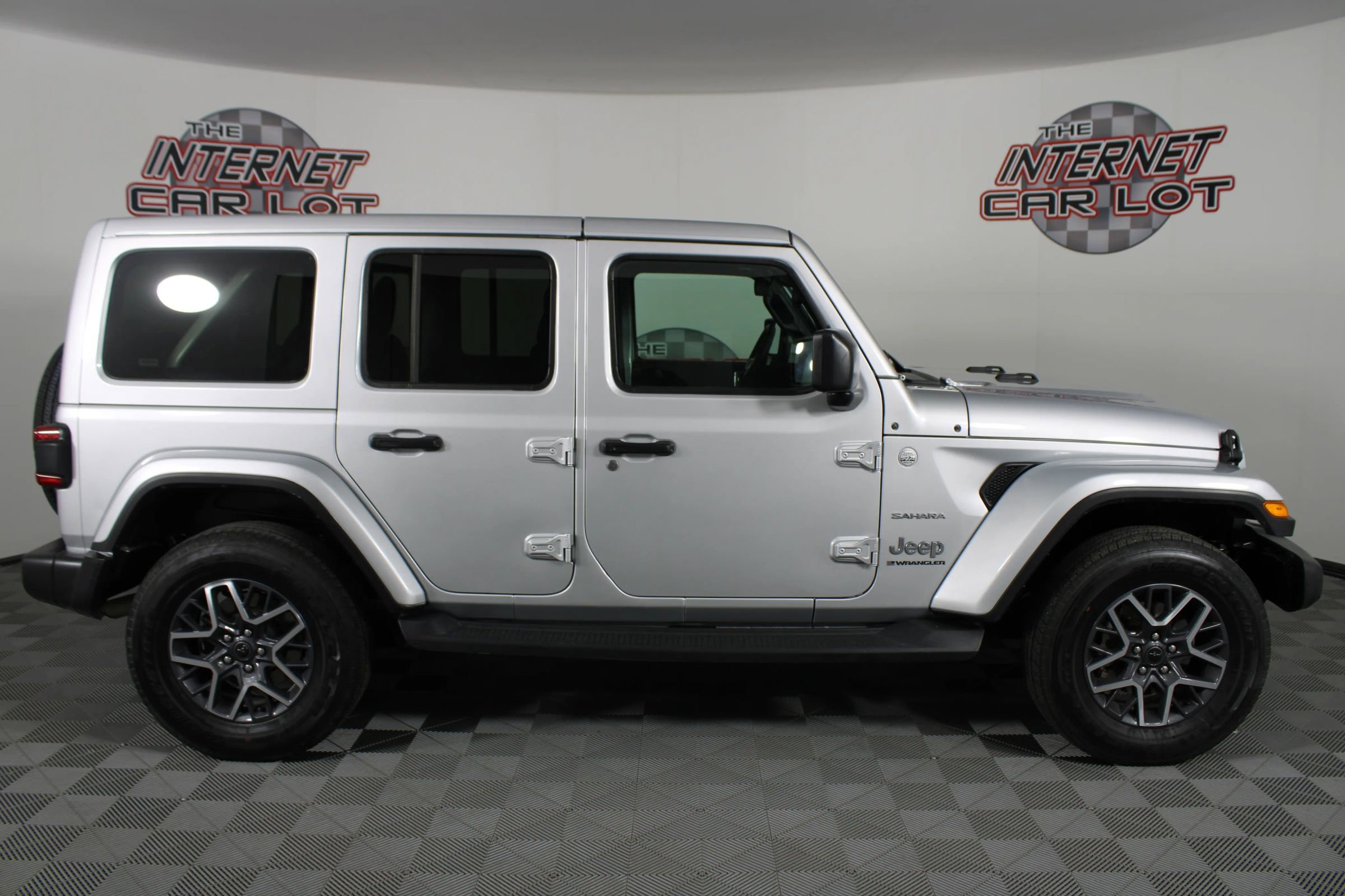 Used 2024 Jeep Wrangler Unlimited Sahara image 8