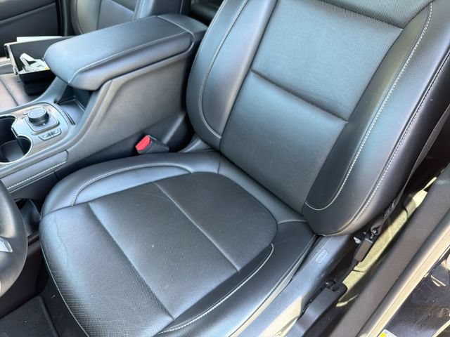 Used 2023 GMC Acadia SLT AWD/4WD image 15