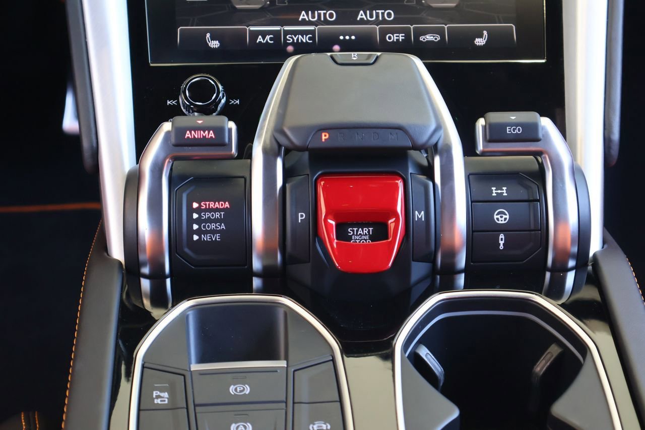 Used 2022 Lamborghini Urus AWD/4WD image 17
