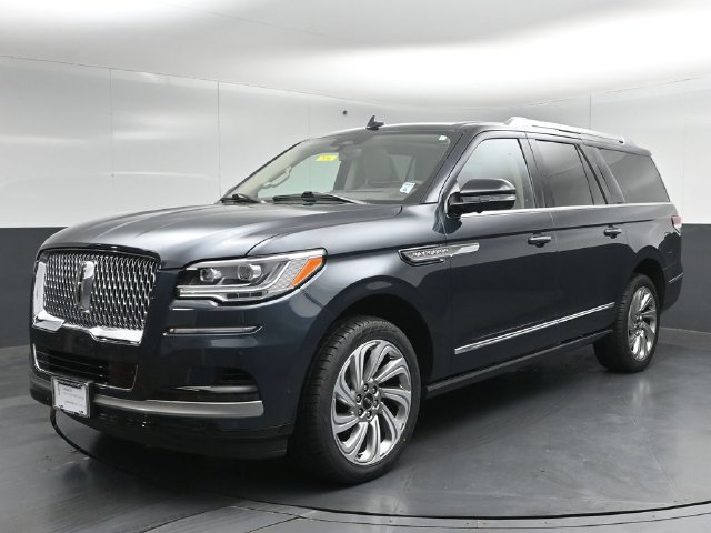 Certified 2024 Lincoln Navigator L Reserve AWD/4WD image 3