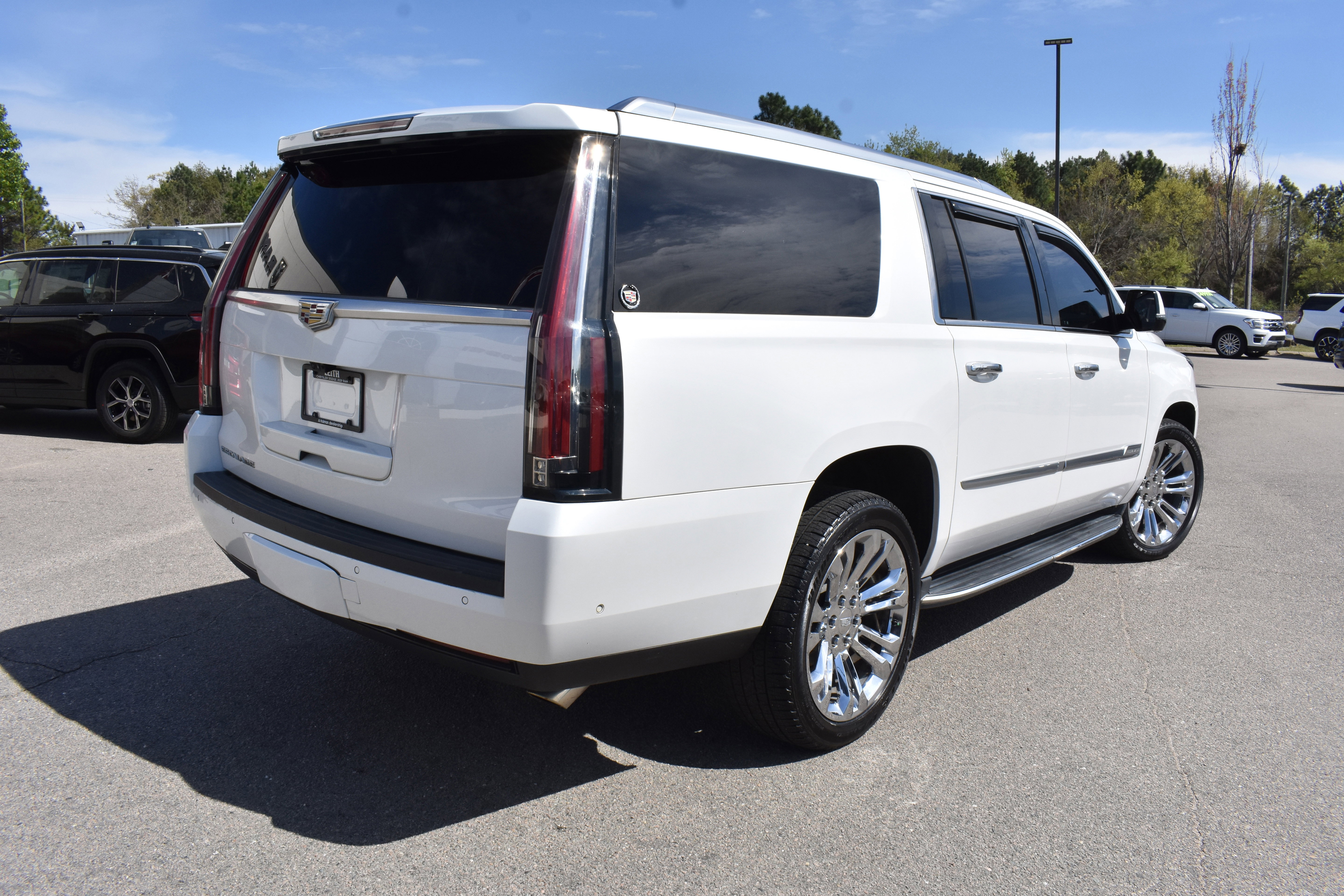 Used 2019 Cadillac Escalade ESV Premium Luxury w/ LPO, Radiant Package image 9