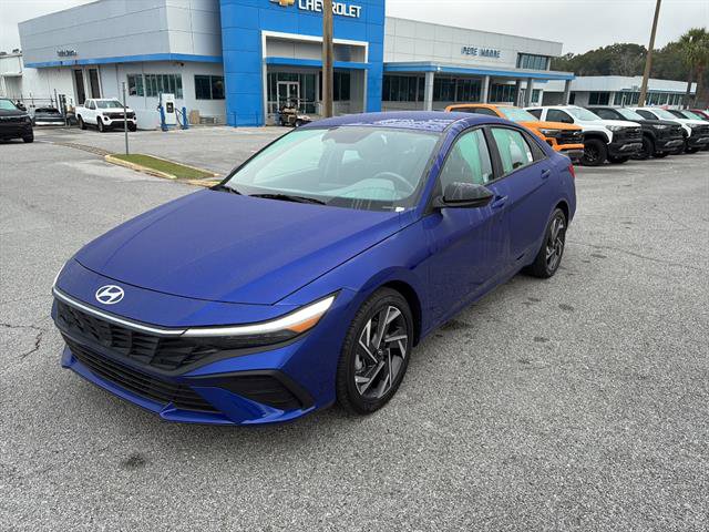 Used 2025 Hyundai Elantra Sport FWD image 3