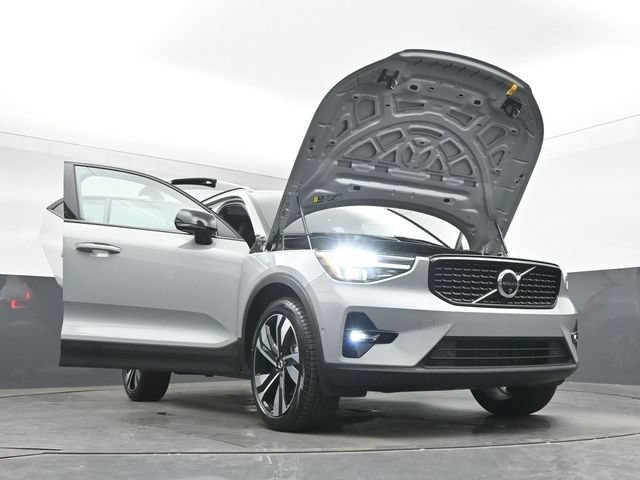 Used 2025 Volvo XC40 B5 Plus AWD/4WD image 54
