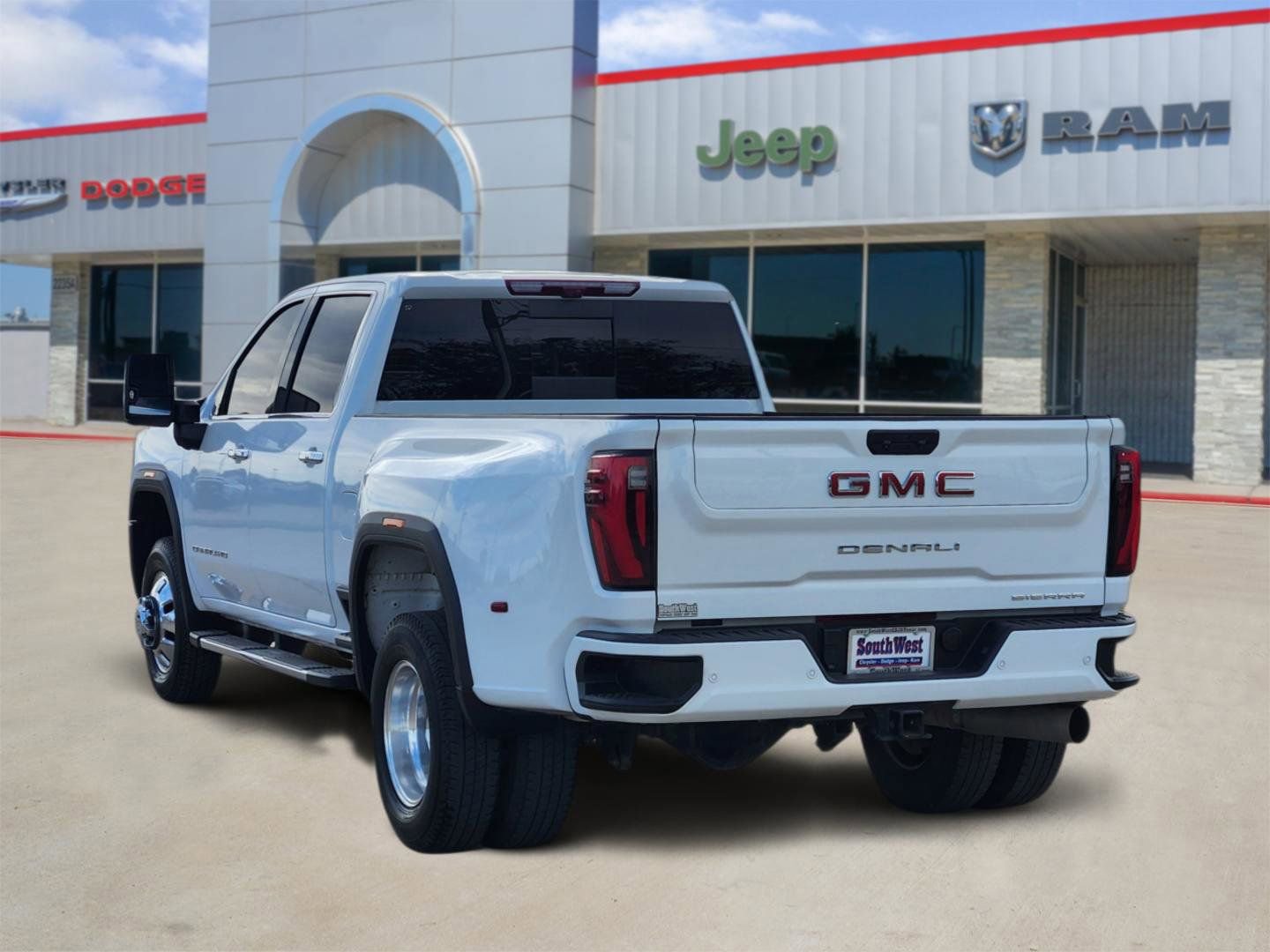 Used 2024 GMC Sierra 3500 Denali w/ Denali Reserve Package image 4