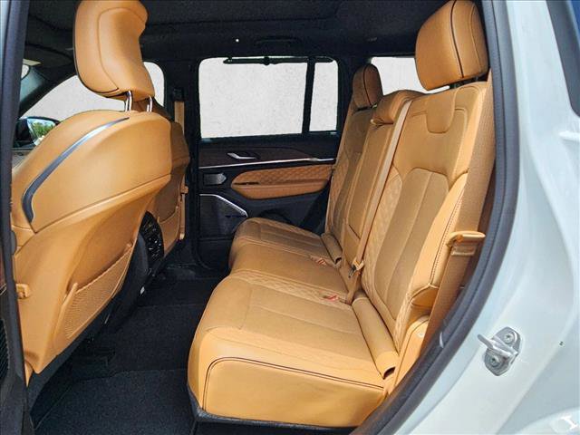 Used 2022 Jeep Grand Cherokee Summit w/ Advanced Protech Group IV AWD/4WD image 18