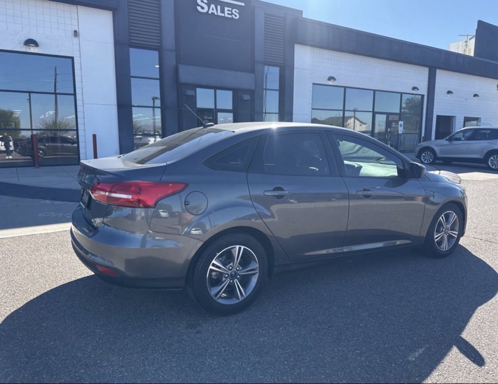 Used 2018 Ford Focus SE w/ SE Appearance Package image 5