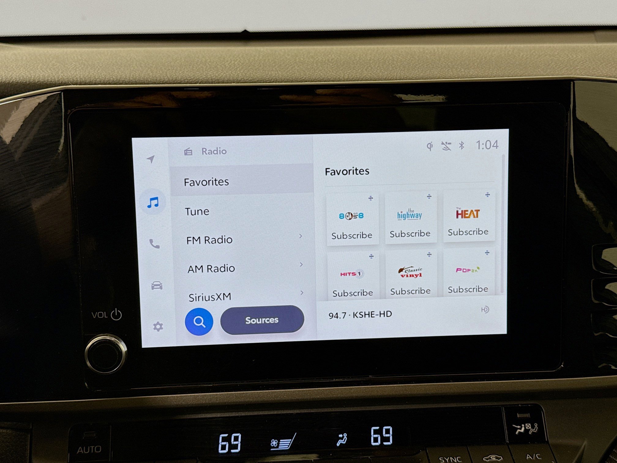 Used 2025 Toyota Camry SE FWD image 14