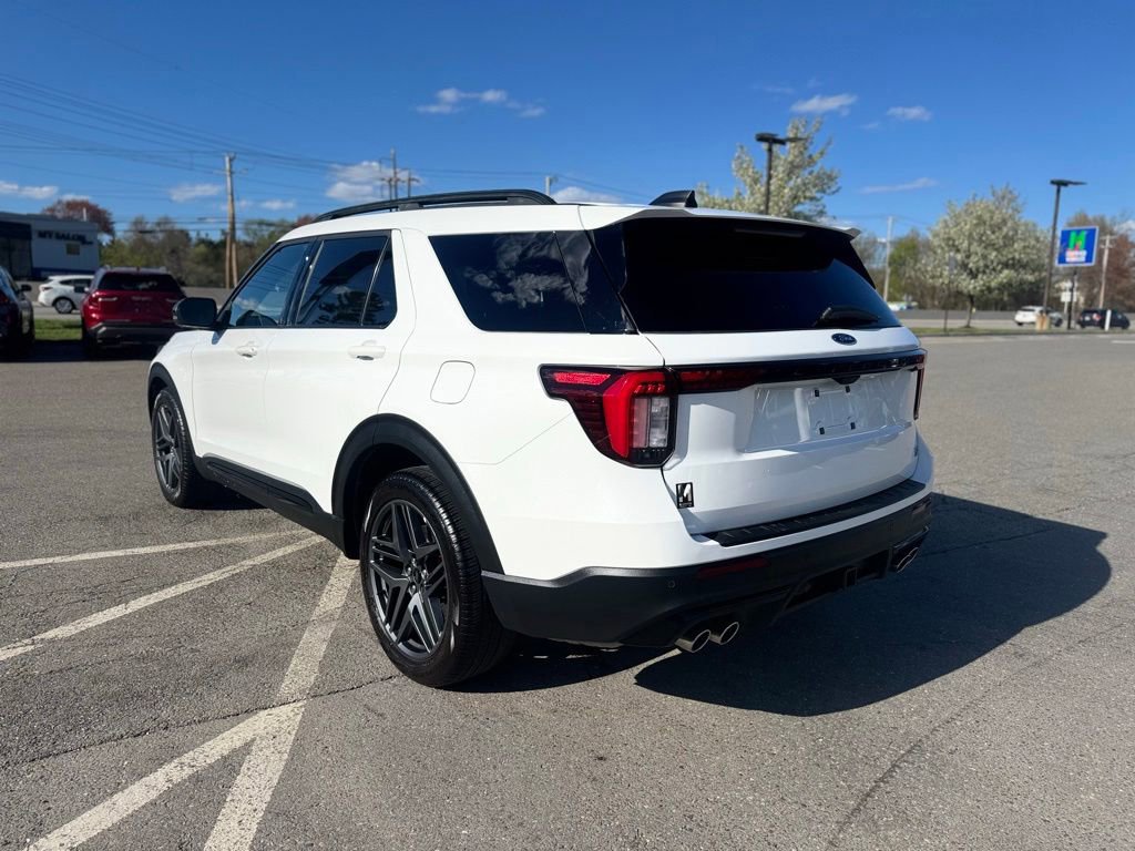 Used 2025 Ford Explorer ST AWD/4WD image 4