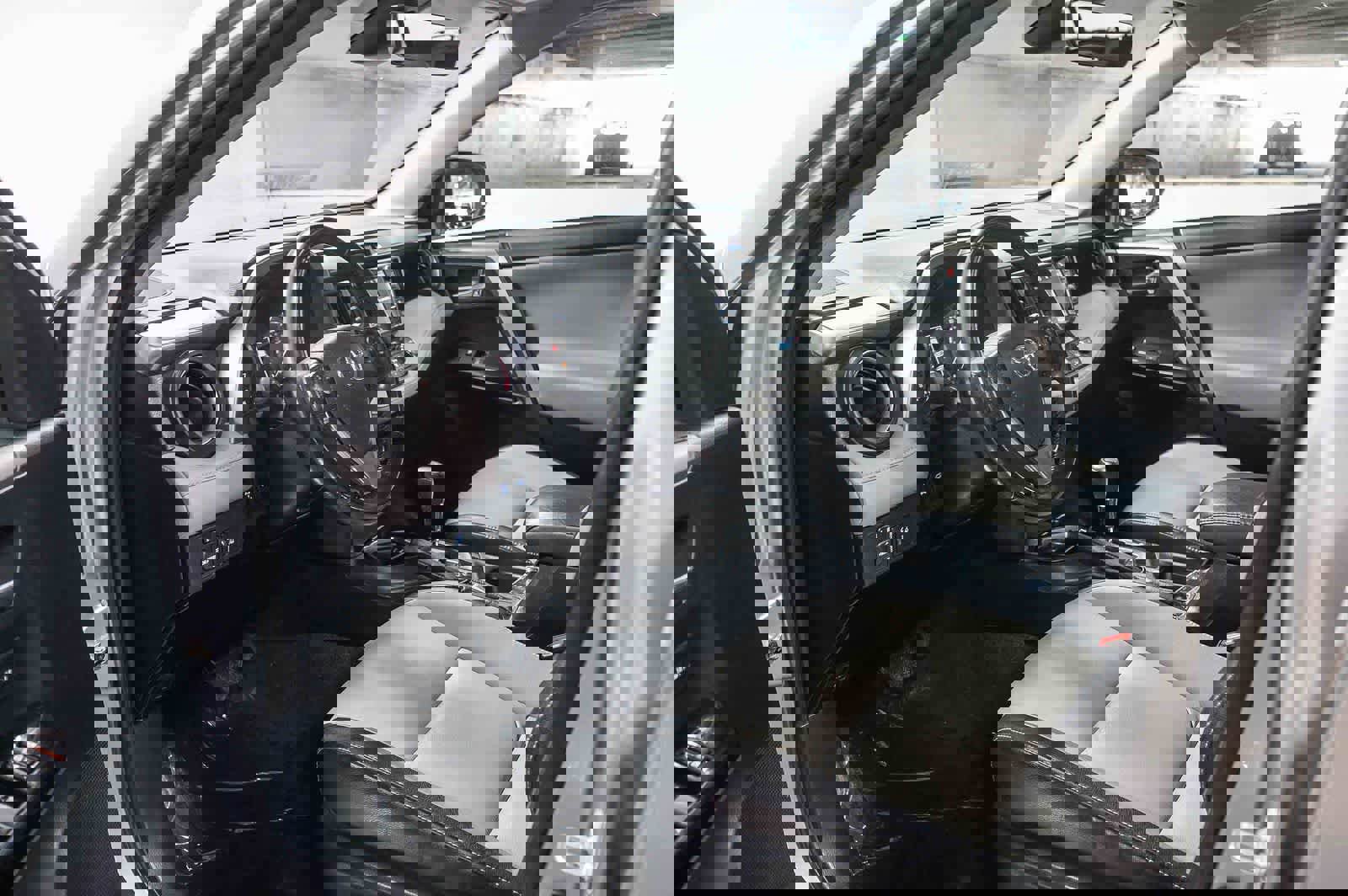 Used 2018 Toyota RAV4 Limited w/ All Weather Liner Package image 18