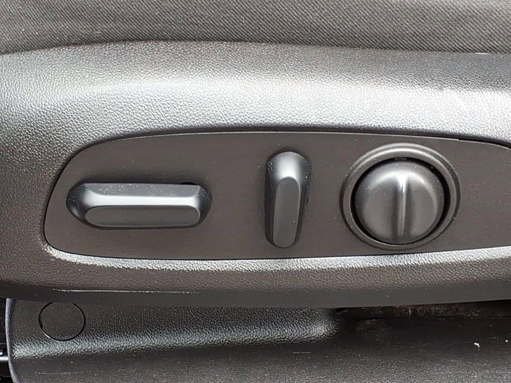 Used 2019 Chevrolet Traverse LT image 13