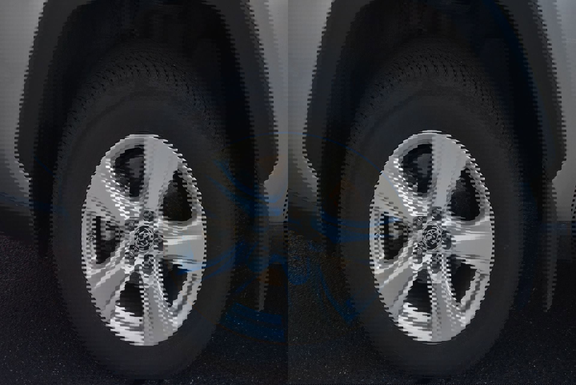 Used 2021 Toyota RAV4 LE image 11