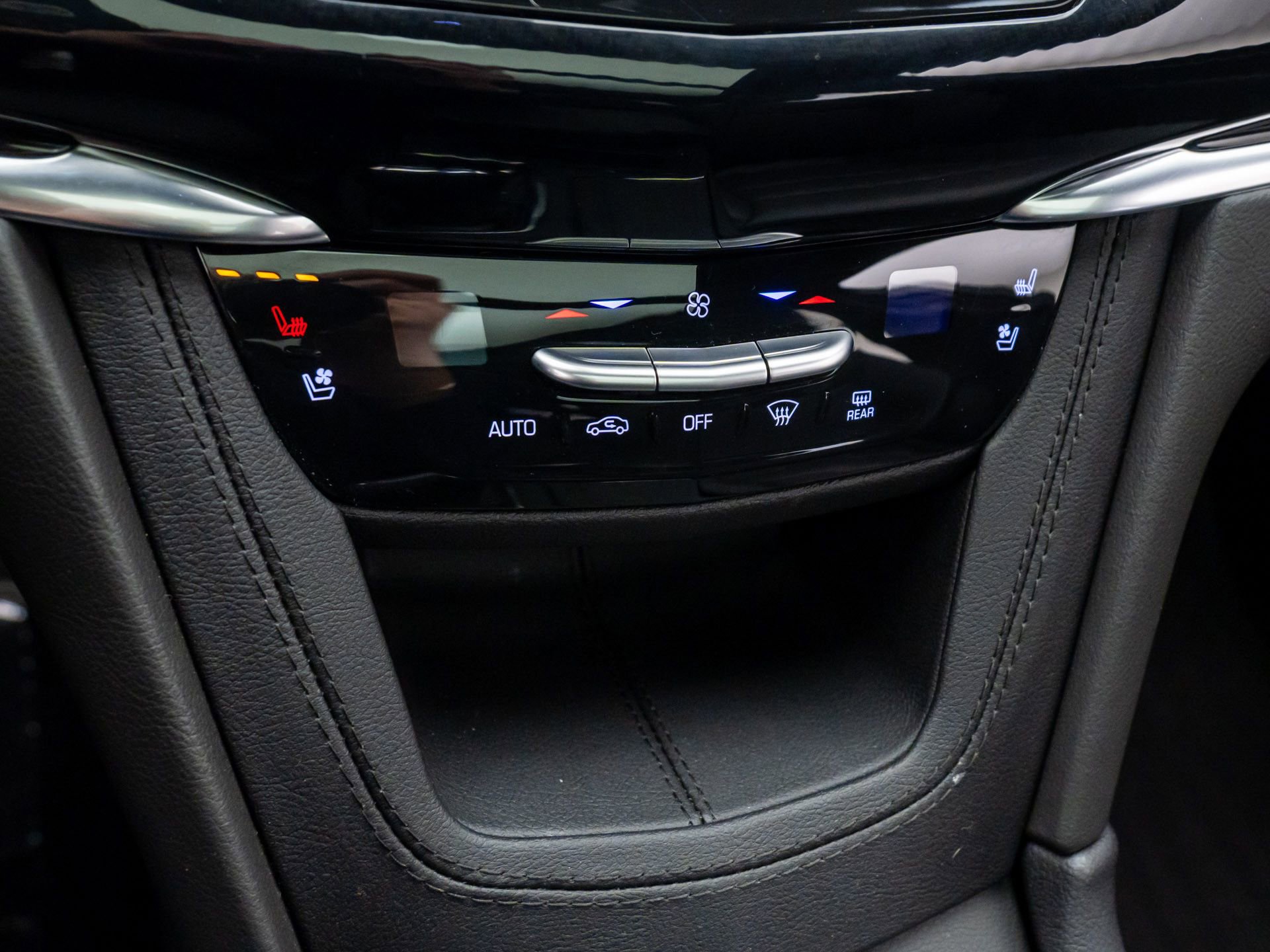 Certified 2024 Cadillac XT6 Sport w/ Technology Package image 28