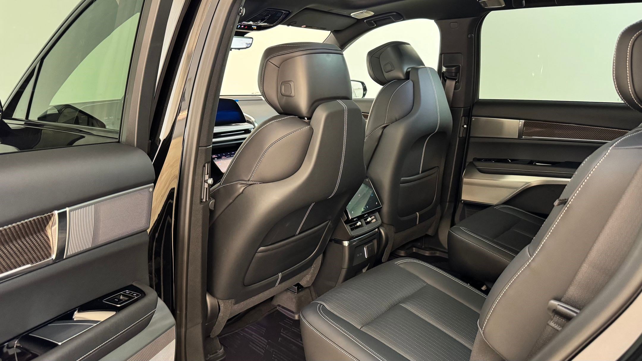 New 2026 Cadillac Vistiq Sport image 32