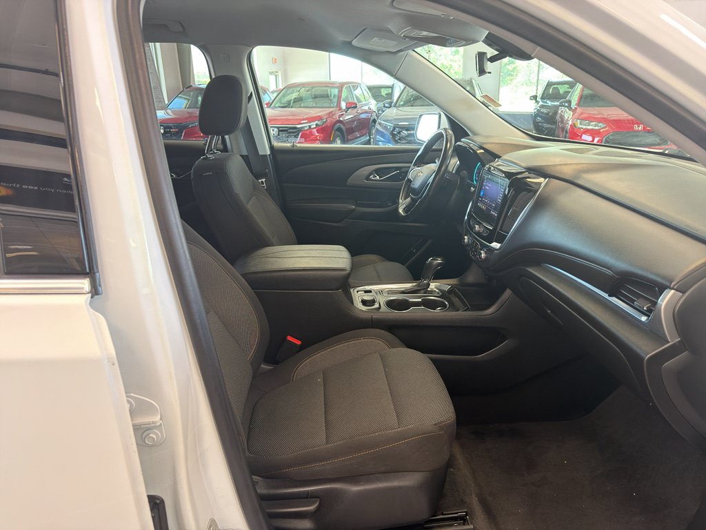 Used 2020 Chevrolet Traverse LT FWD image 17