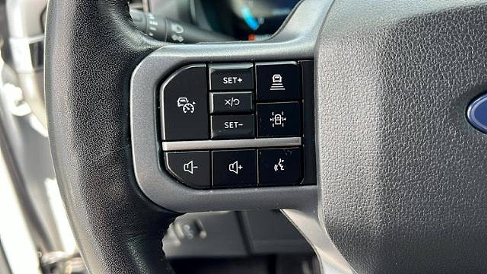 Used 2024 Ford F150 Lariat w/ Equipment Group 502A High image 29