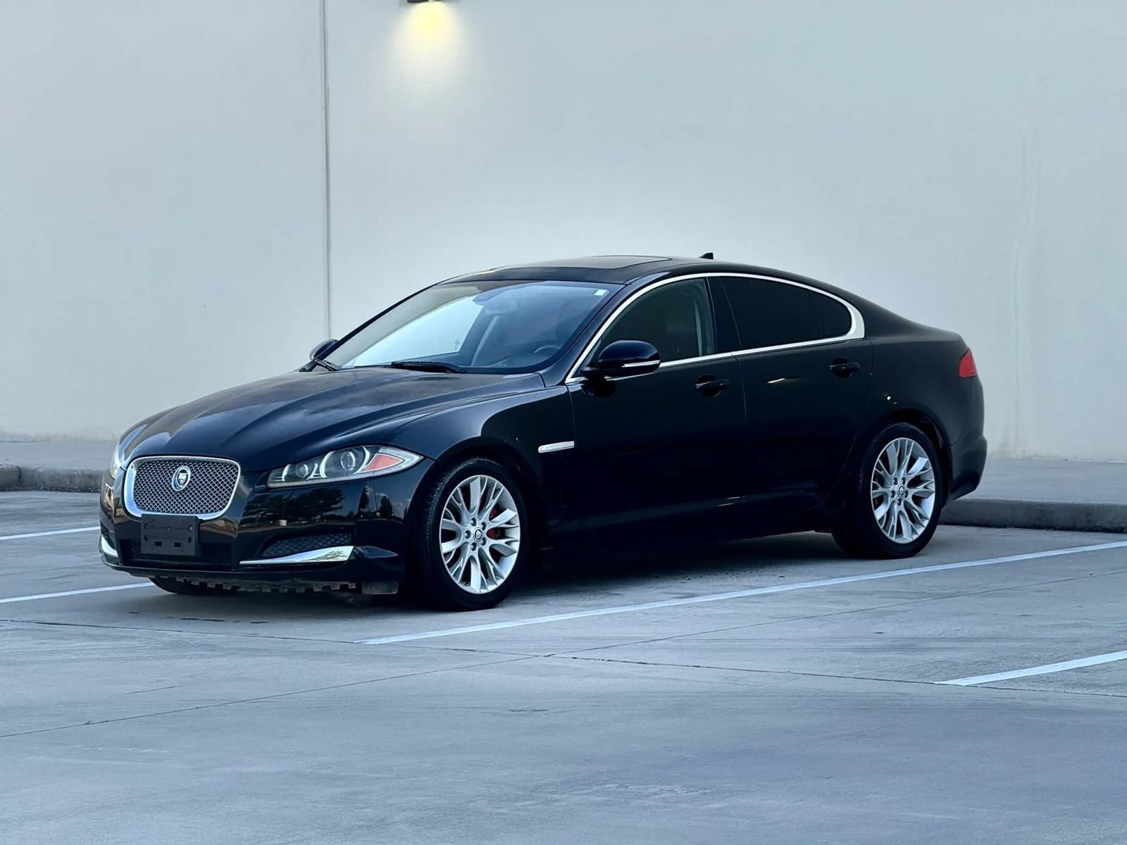 Used 2013 Jaguar XF 3.0 RWD image 3