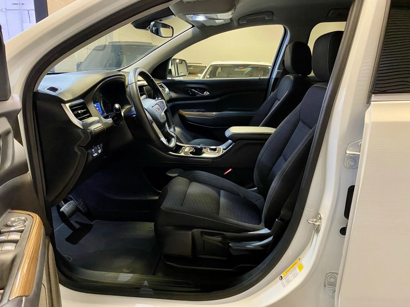 Used 2022 GMC Acadia SLE FWD image 31