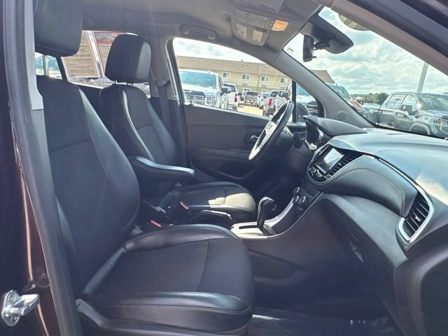 Used 2022 Chevrolet Trax LT w/ LT Convenience Package AWD/4WD image 41