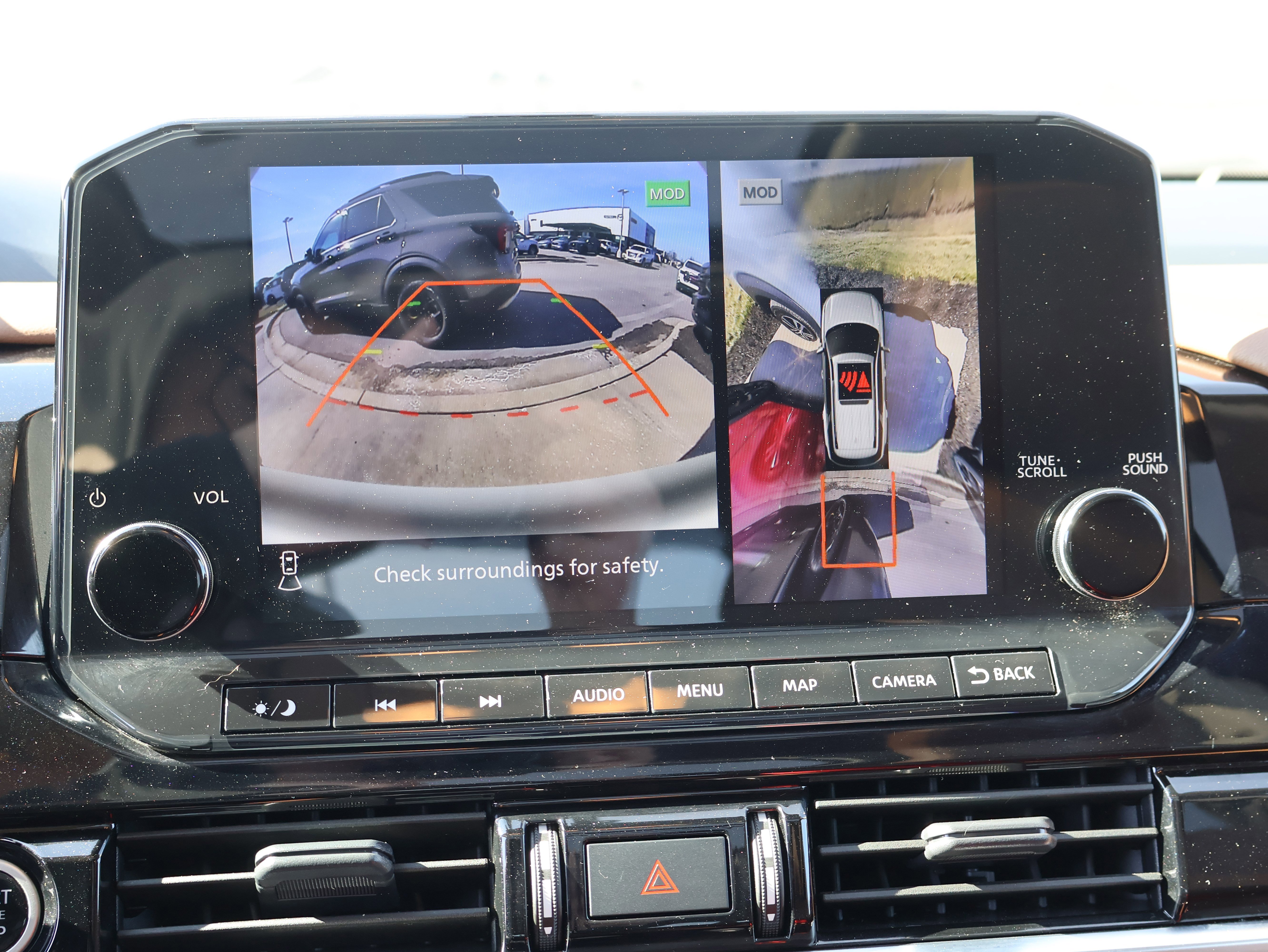 Used 2023 Nissan Pathfinder Platinum w/ Lighting Package (N93) image 28