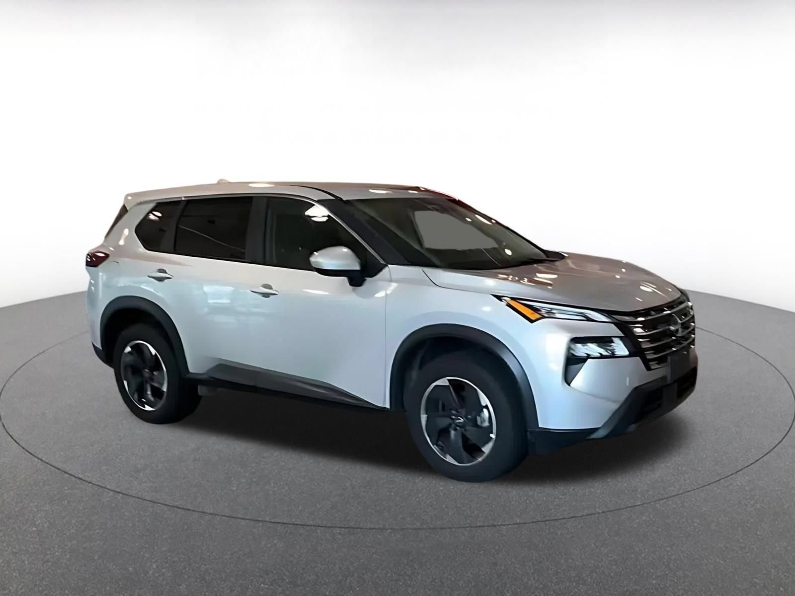 Used 2025 Nissan Rogue SV AWD/4WD image 2