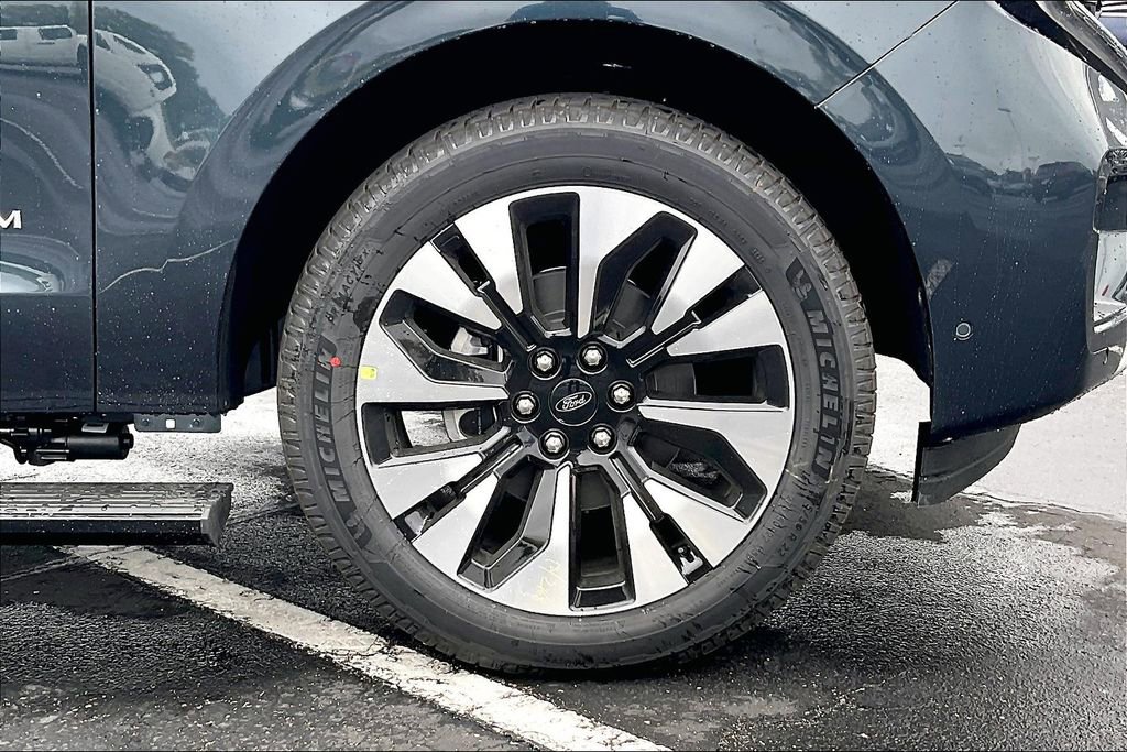 New 2025 Ford Expedition Platinum w/ Driver's Package image 12