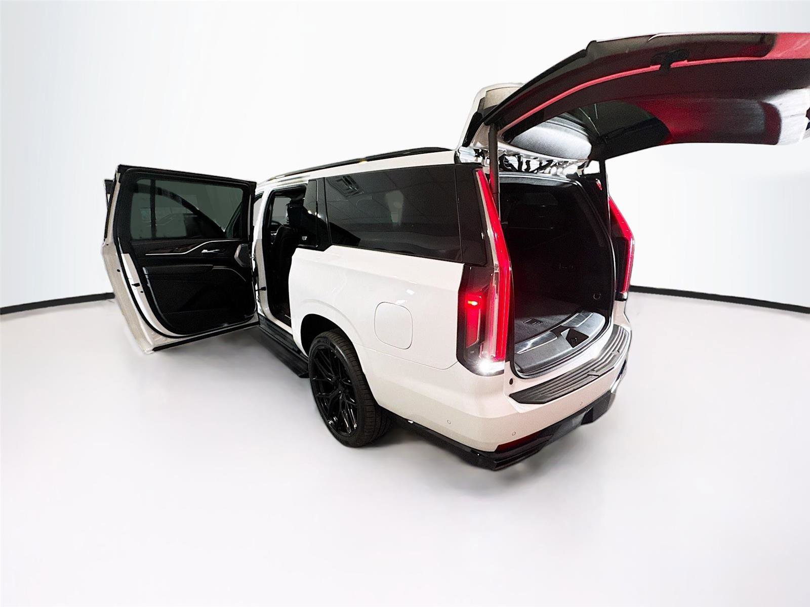 Used 2023 Cadillac Escalade ESV Sport Platinum w/ LPO, ONYX Package AWD/4WD image 43