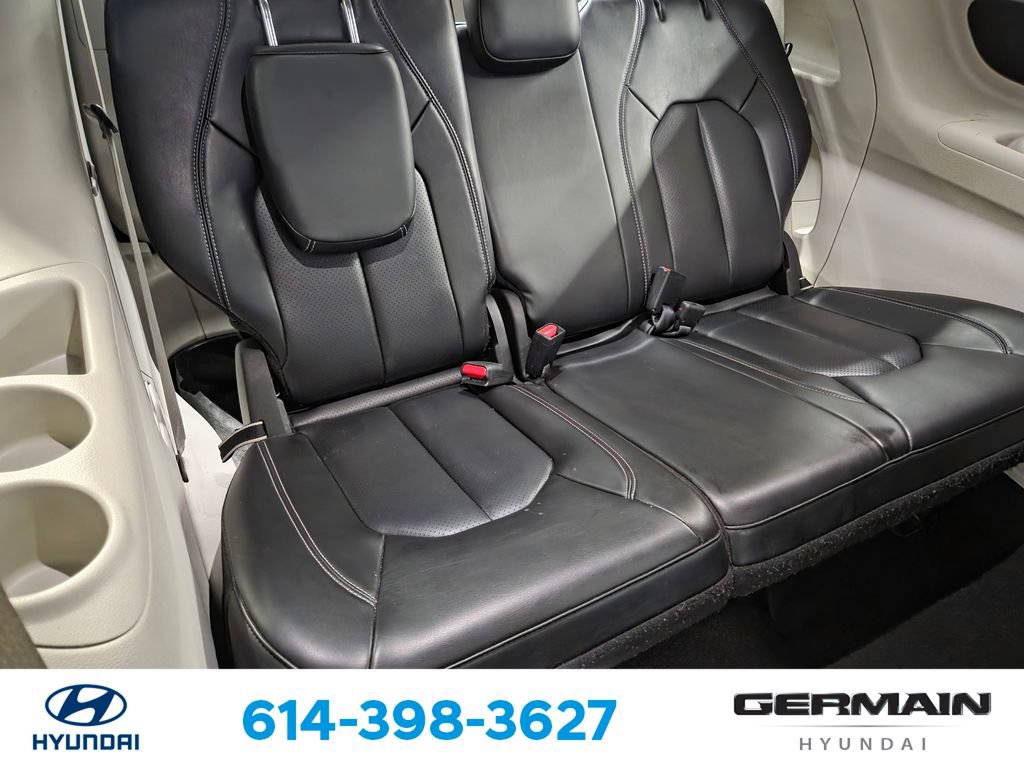 Used 2023 Chrysler Pacifica Touring-L FWD image 19