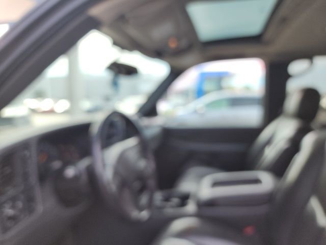 Used 2004 Chevrolet Avalanche Z71 w/ Sun And Sound Package image 3