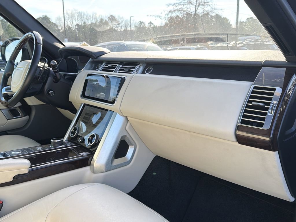 Used 2022 Land Rover Range Rover image 24
