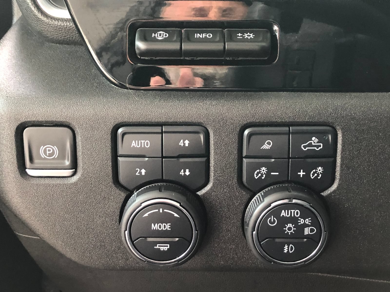 Used 2023 Chevrolet Silverado 1500 High Country w/ High Country Premium Package AWD/4WD image 34