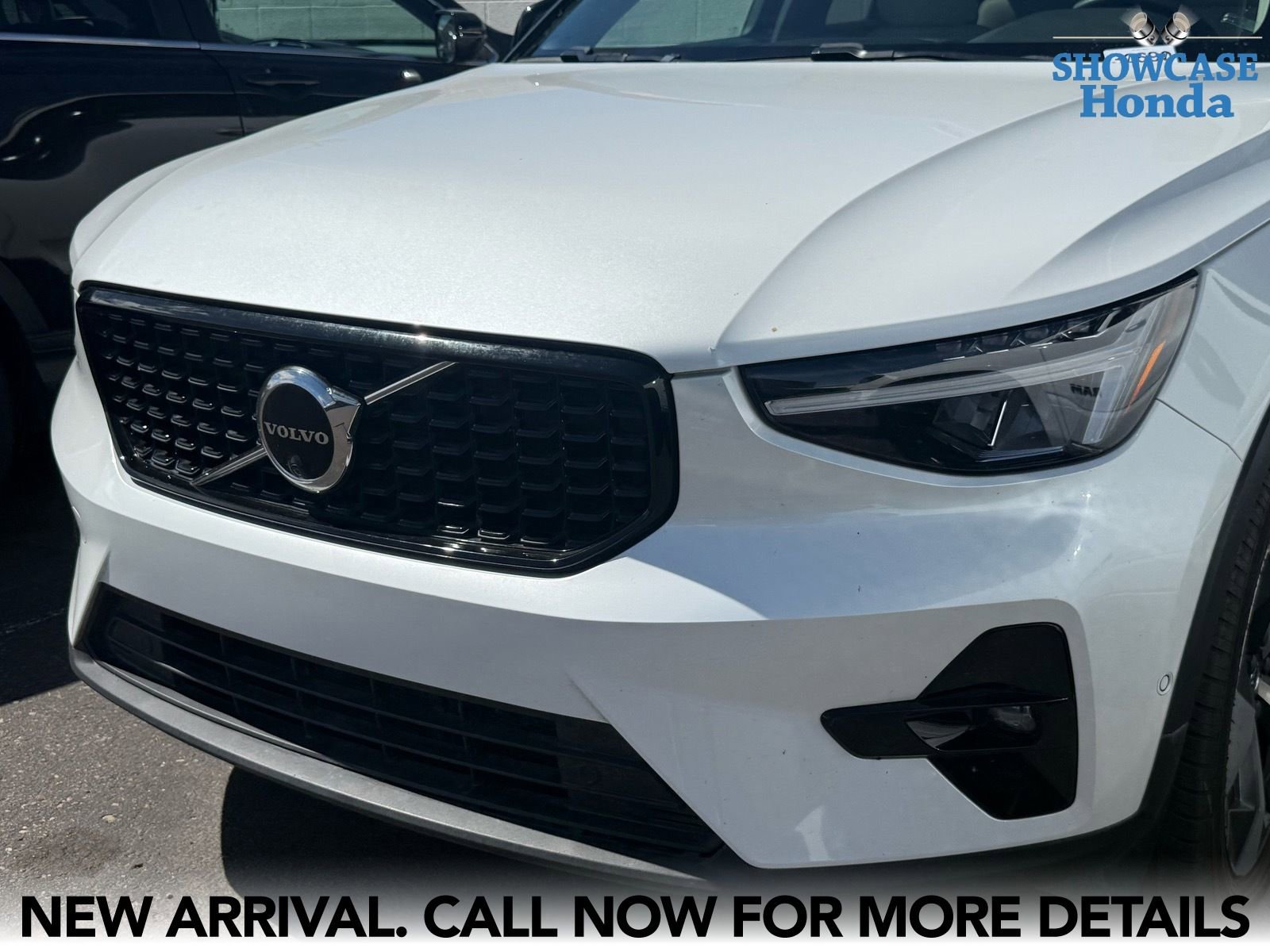 Used 2023 Volvo XC40 B4 Ultimate image 9