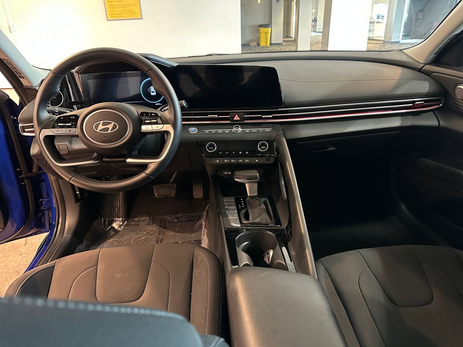 Used 2025 Hyundai Elantra SEL image 33