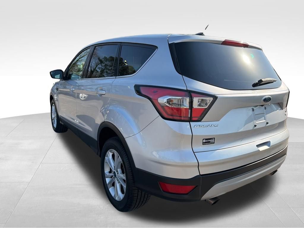 Used 2017 Ford Escape SE FWD image 3