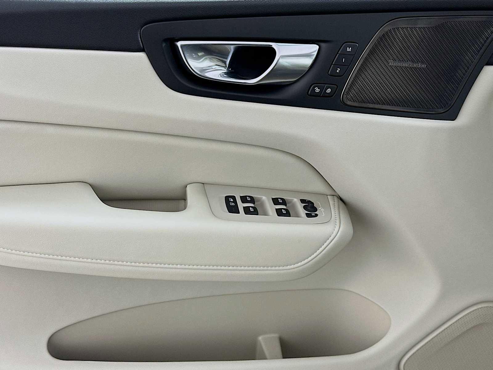 New 2026 Volvo XC60 B5 Ultra w/ Protection Package Premier image 17