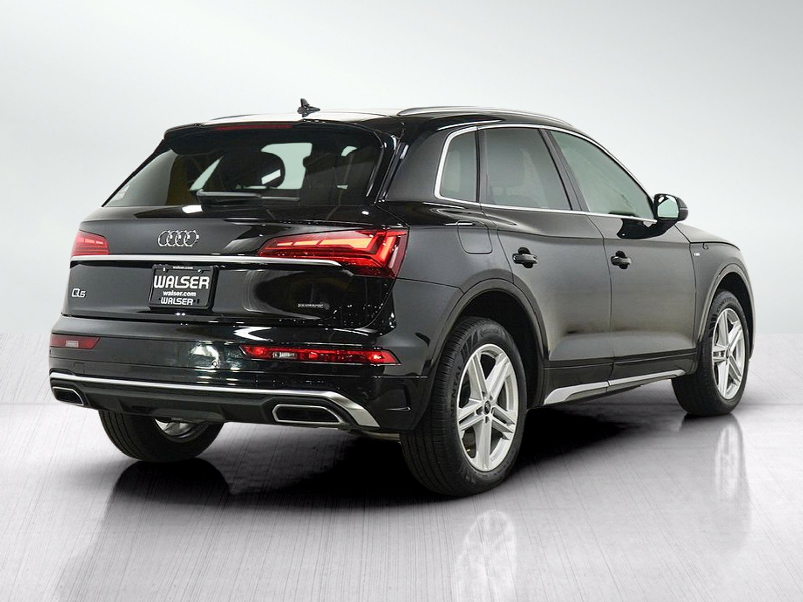 Used 2024 Audi Q5 e Premium w/ Convenience Package AWD/4WD image 5