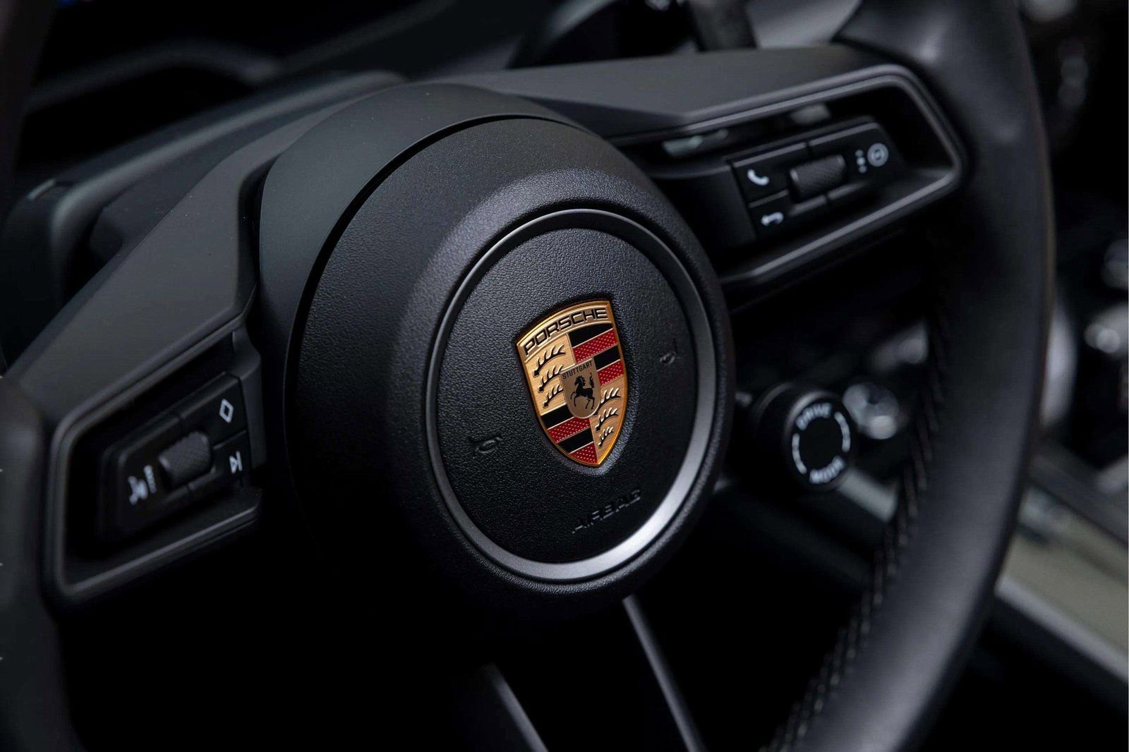Used 2025 Porsche 911 Carrera RWD image 30
