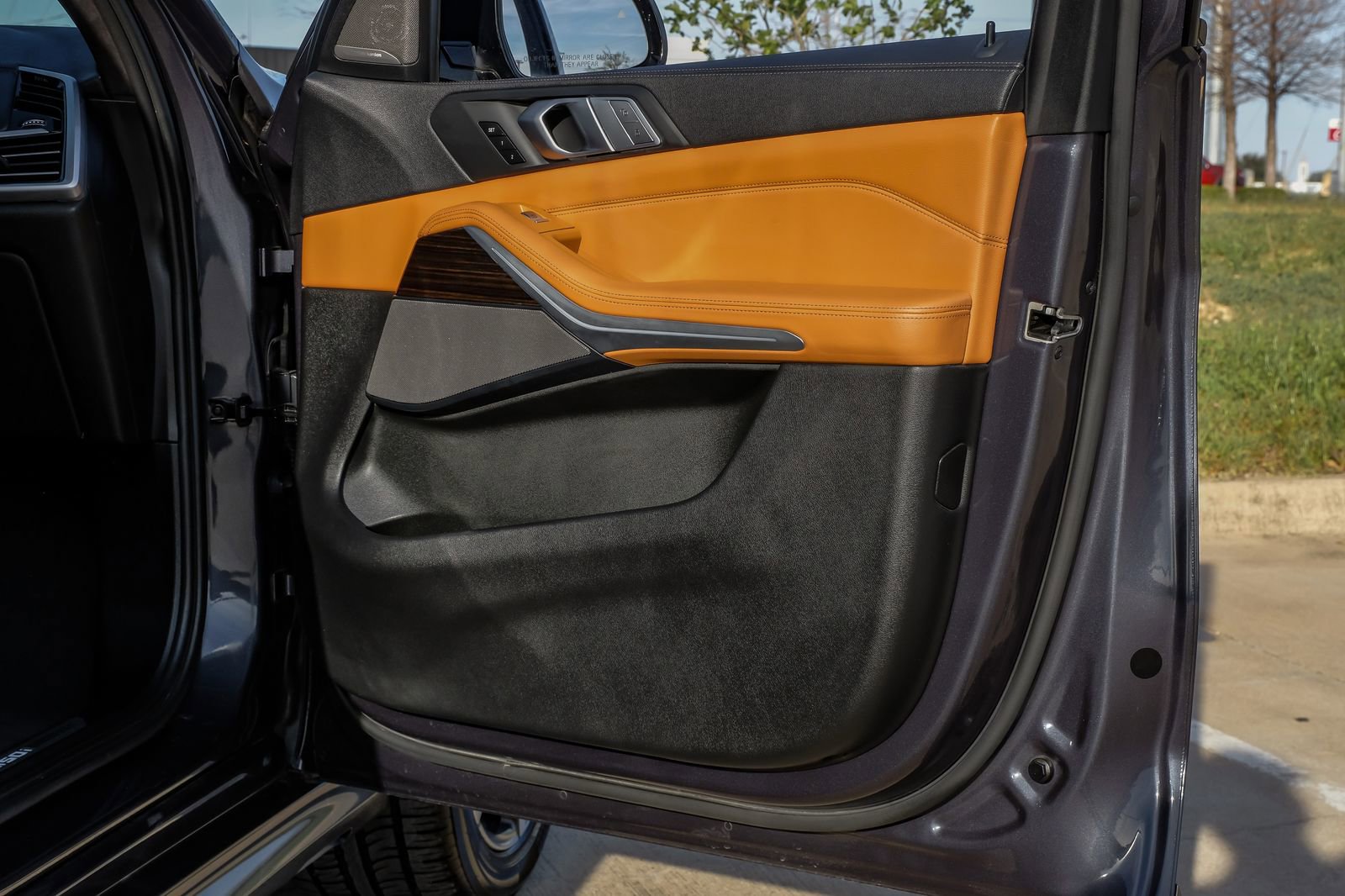 Used 2021 BMW X7 M50i w/ Executive Package image 52