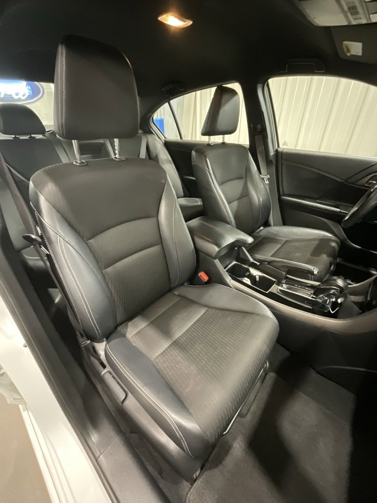 Used 2017 Honda Accord Sport image 13