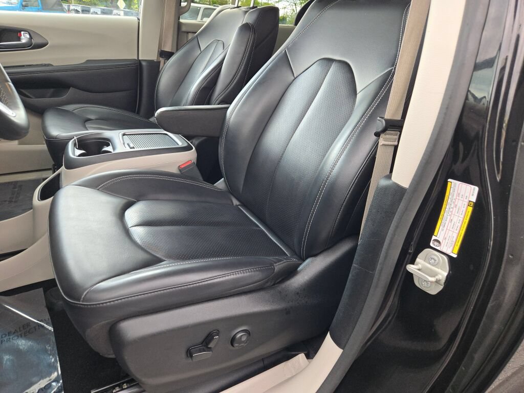 Certified 2024 Chrysler Pacifica Touring-L FWD image 26