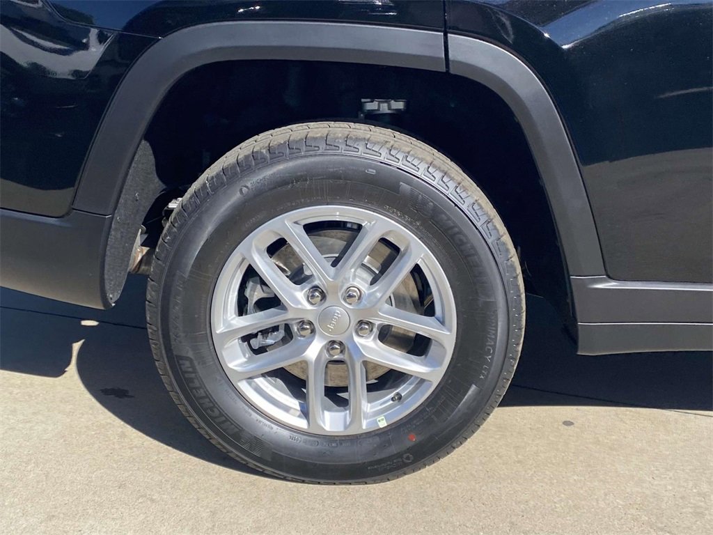 New 2025 Jeep Grand Cherokee L Laredo w/ Luxury Tech Group I image 39